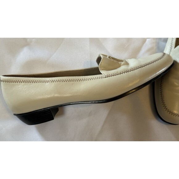 Munro American Womens Cream Color Slip On Flats Size 11M - Picture 5 of 16